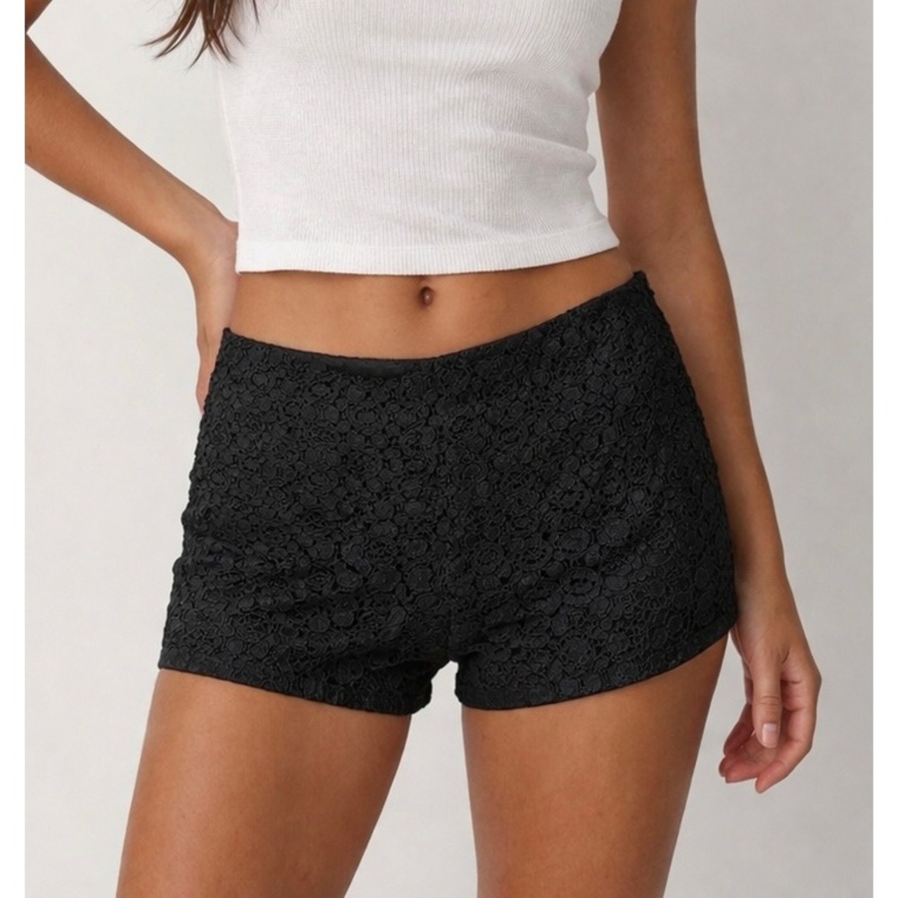 Chic Black‎ Lace Overlay Short Shorts Women's Medium